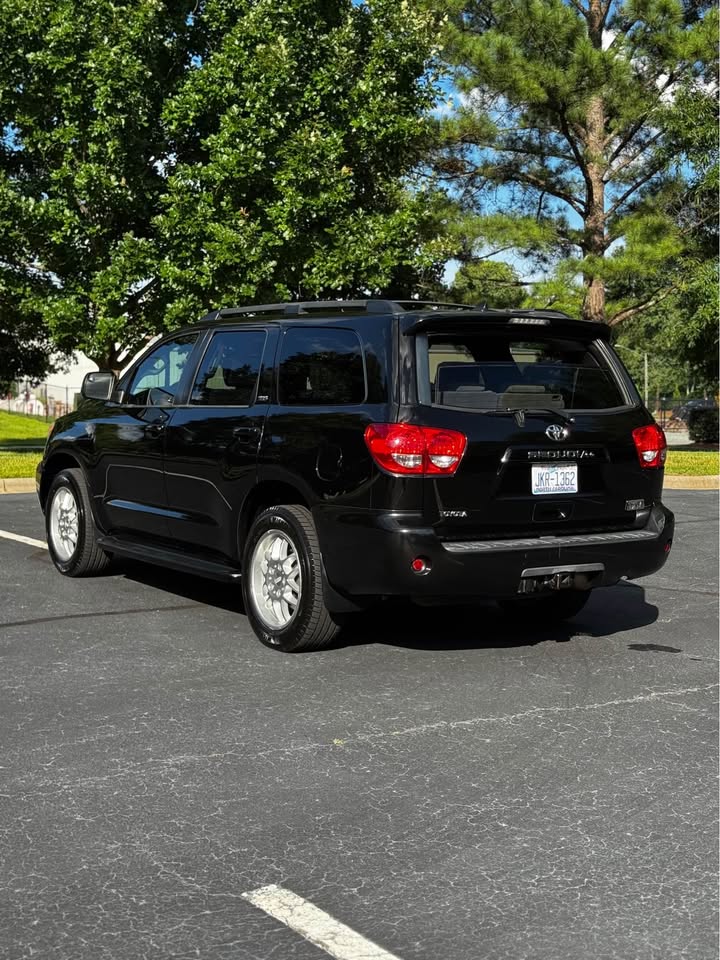 2010 Toyota Sequoia 4