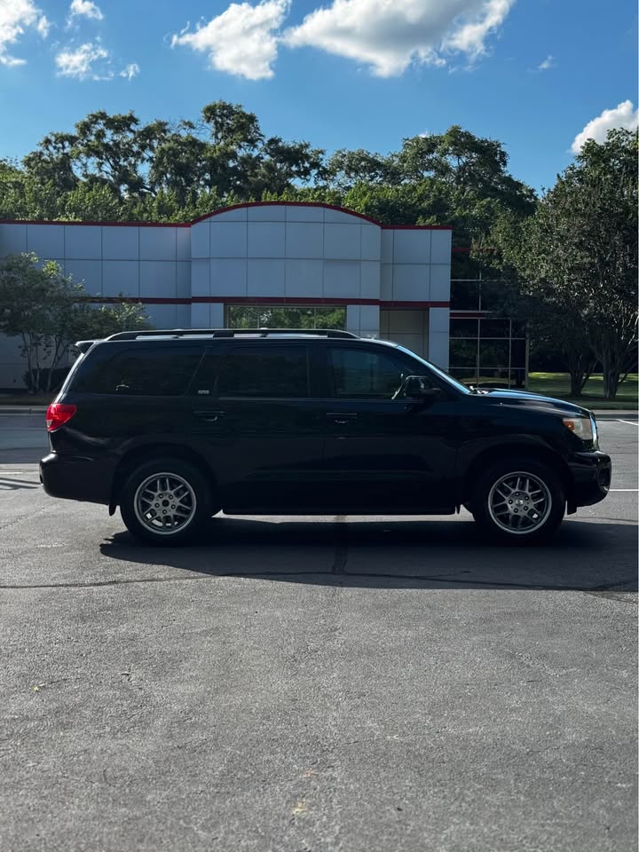 2010 Toyota Sequoia 7