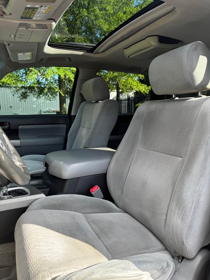 2010 Toyota Sequoia 9
