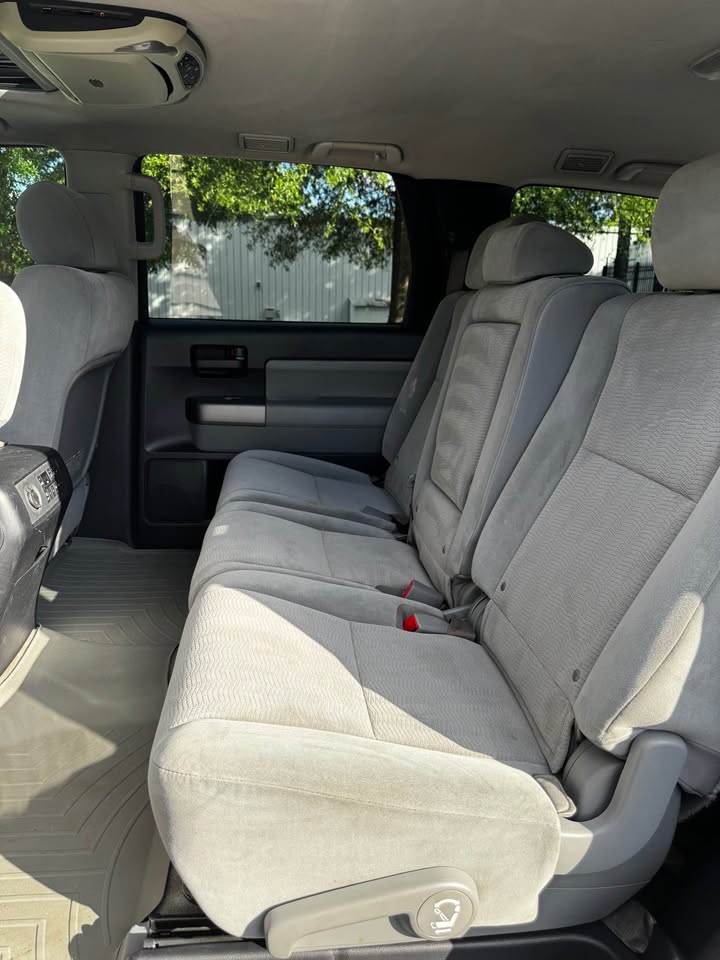 2010 Toyota Sequoia 10