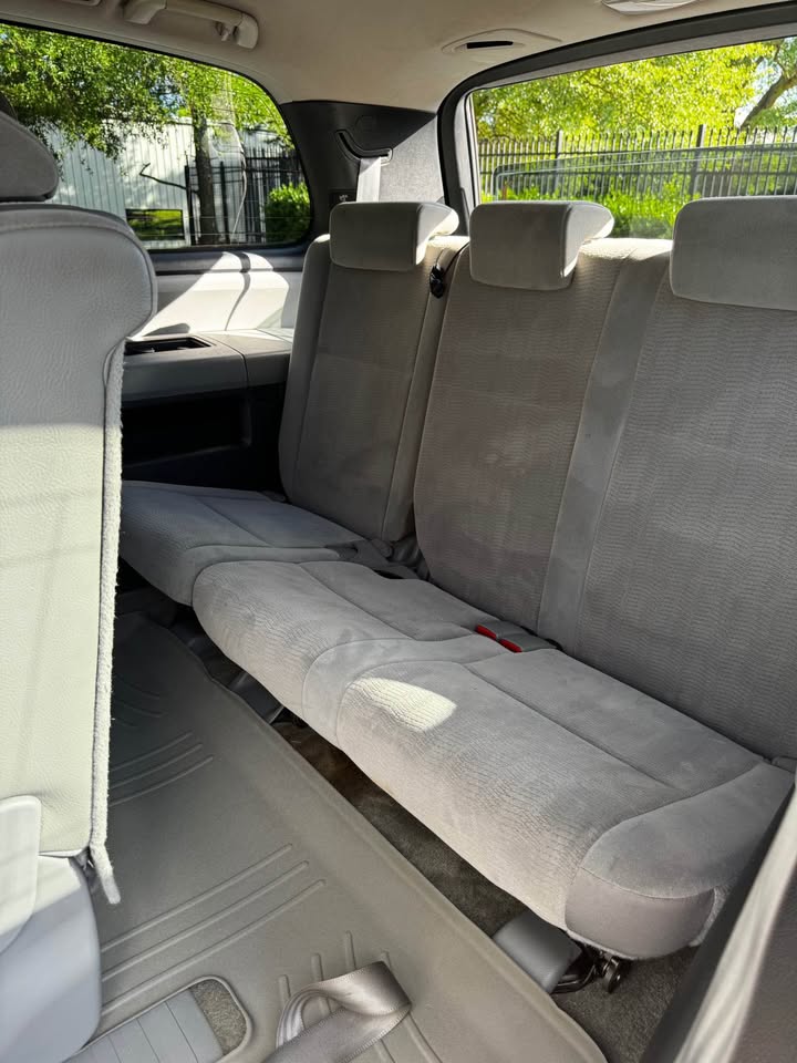 2010 Toyota Sequoia 11