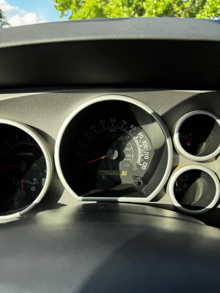 2010 Toyota Sequoia 14