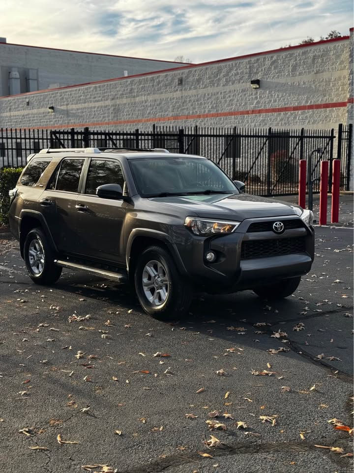 2016 Toyota 4Runner SR5 photo 9