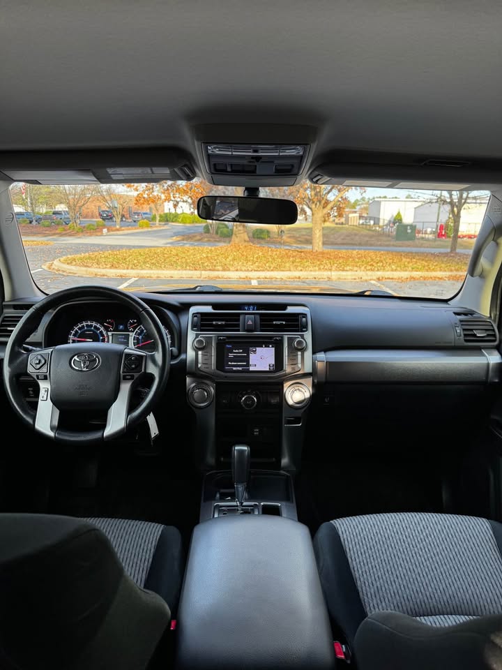 2016 Toyota 4Runner SR5 photo 13