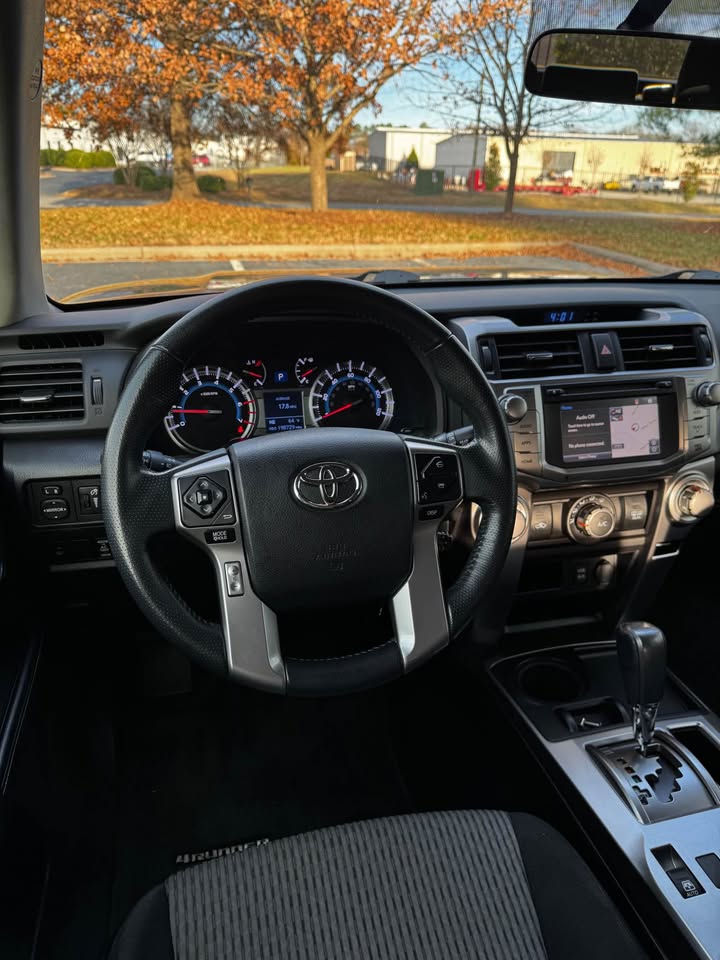 2016 Toyota 4Runner SR5 photo 14