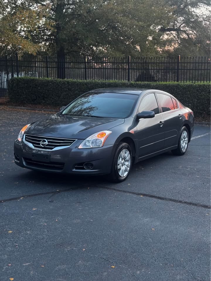 2011 Nissan Altima photo 3