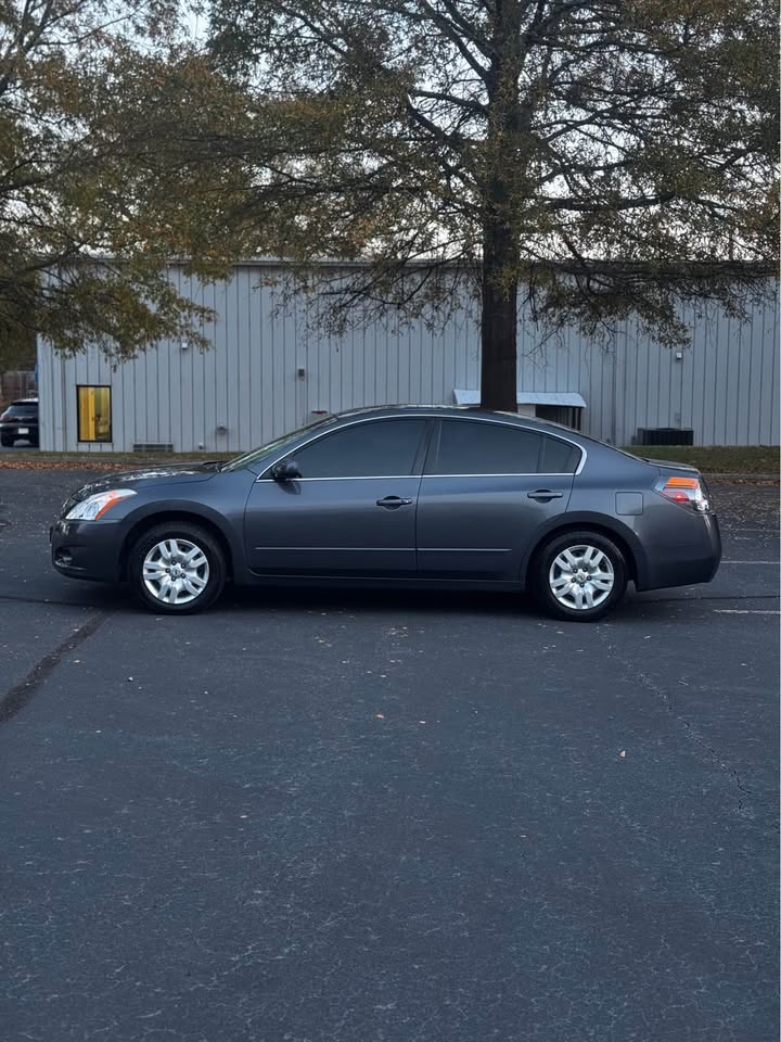 2011 Nissan Altima photo 4