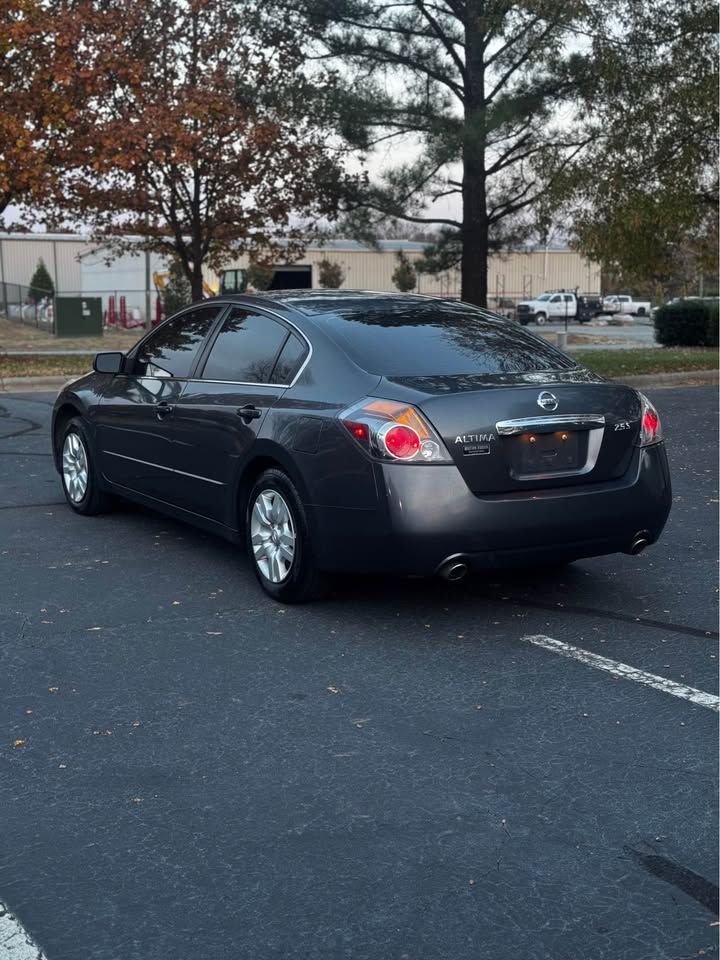 2011 Nissan Altima photo 5