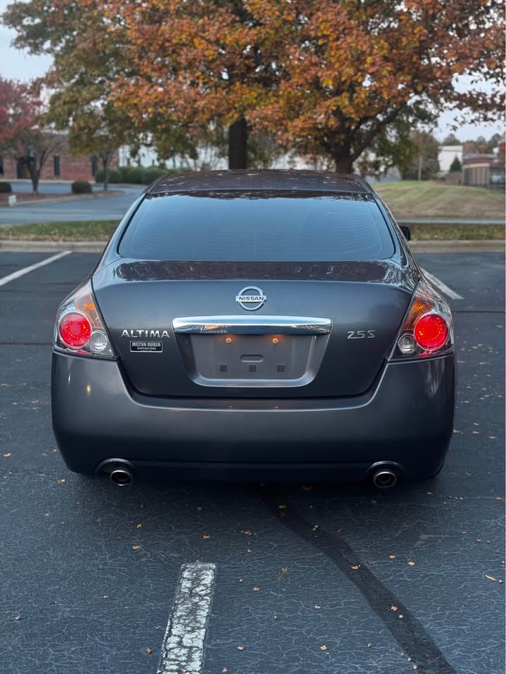 2011 Nissan Altima photo 6