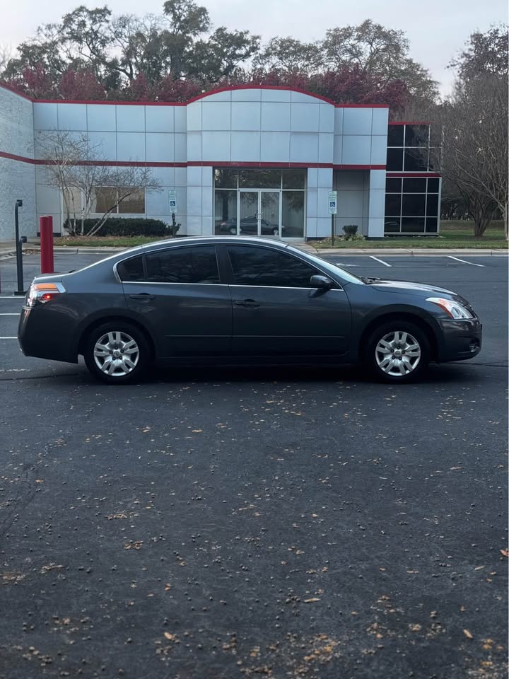2011 Nissan Altima photo 8