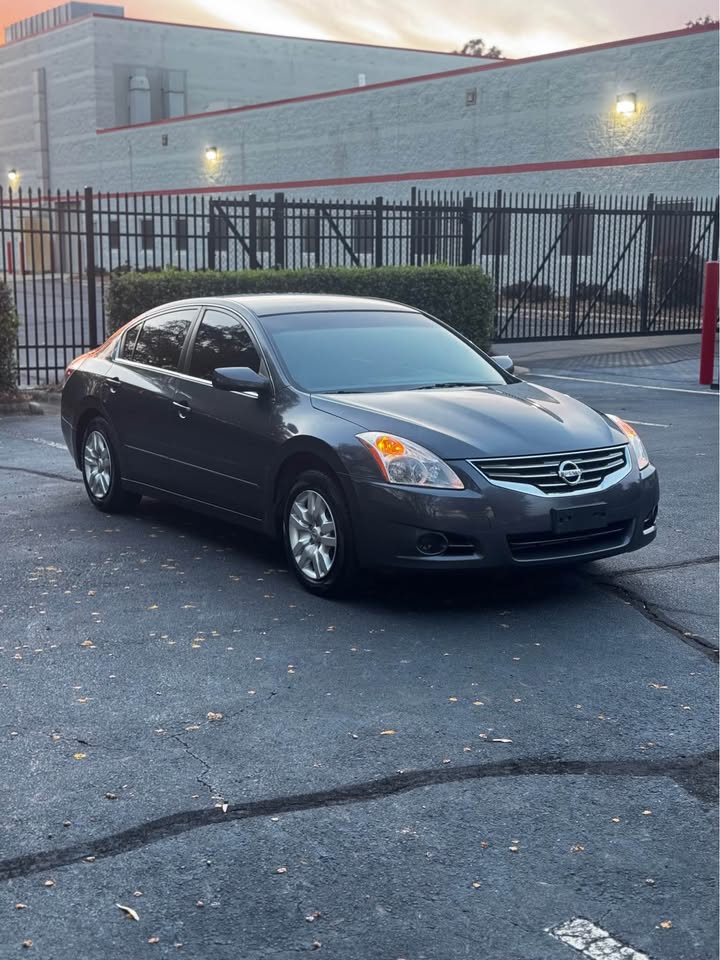 2011 Nissan Altima photo 9