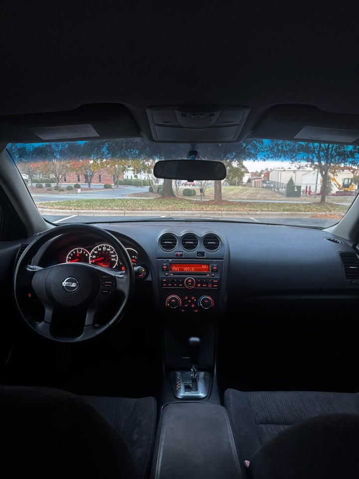 2011 Nissan Altima photo 12