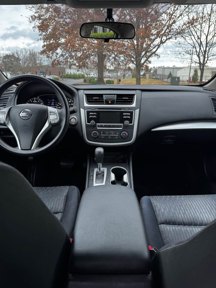 2016 Nissan Altima 2.5 S photo 12