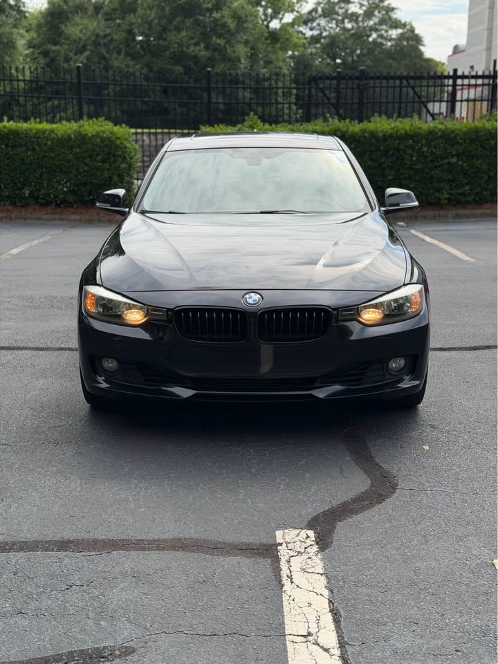 2014 BMW 328i Sedan 4D photo 2