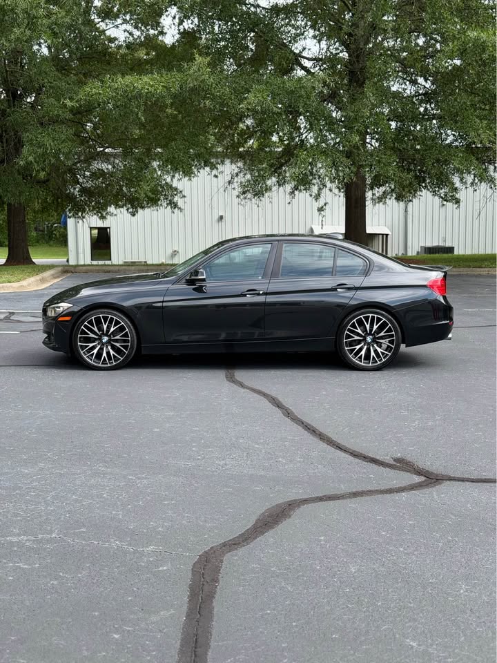 2014 BMW 328i Sedan 4D photo 3