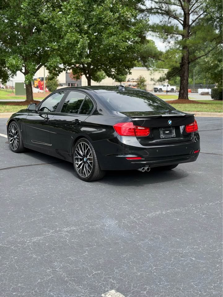 2014 BMW 328i Sedan 4D photo 4