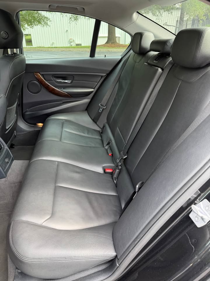 2014 BMW 328i Sedan 4D photo 9