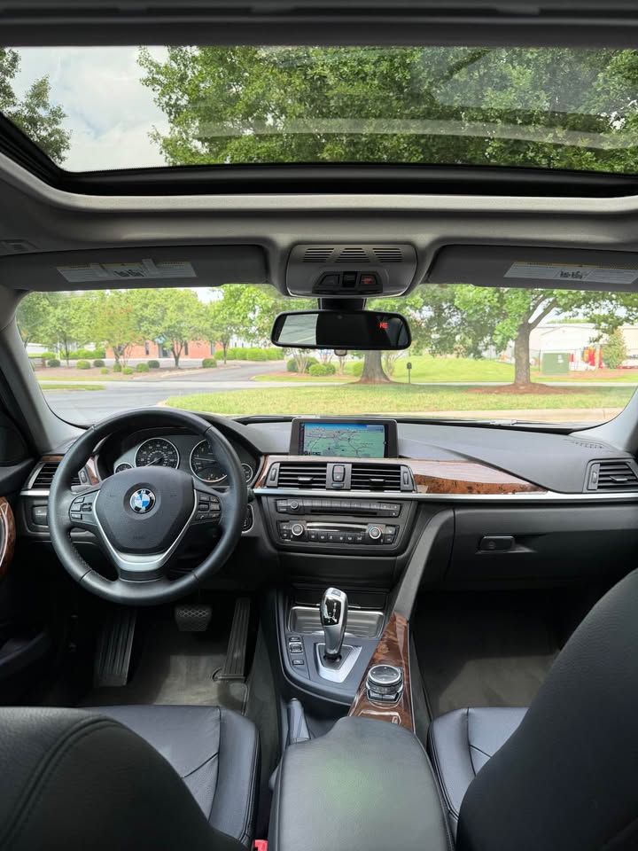 2014 BMW 328i Sedan 4D photo 10