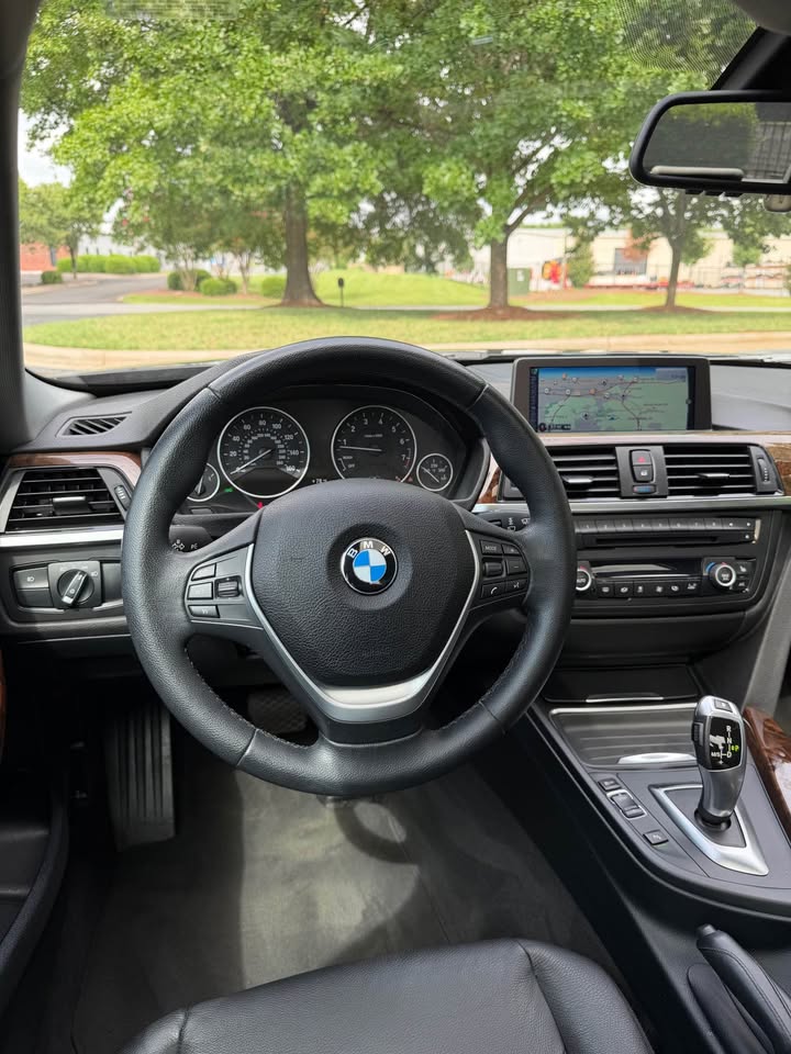 2014 BMW 328i Sedan 4D photo 11