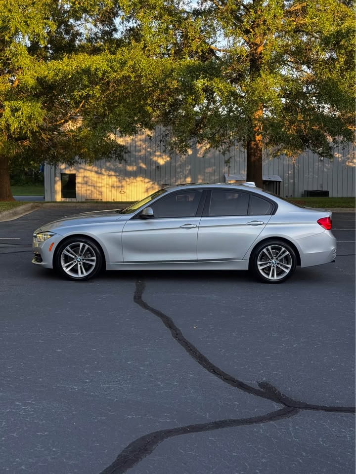 2016 BMW 328i Sedan 4D photo 4