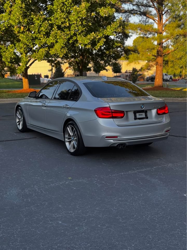 2016 BMW 328i Sedan 4D photo 5