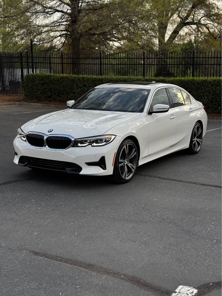 2020 BMW 330i photo 3