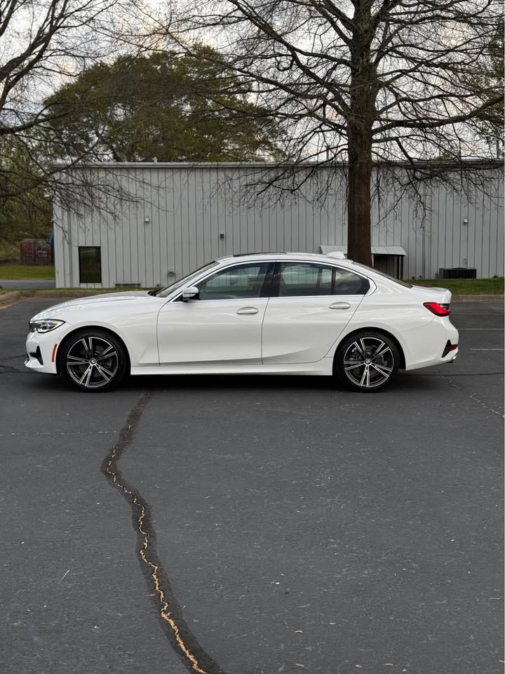 2020 BMW 330i photo 4