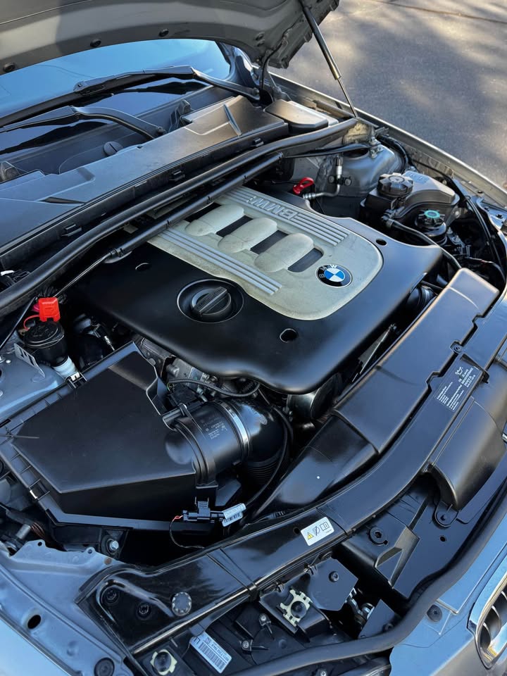 2011 BMW 335d photo 19