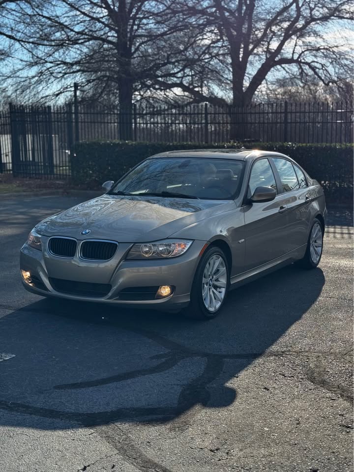 2011 BMW 328i photo 4