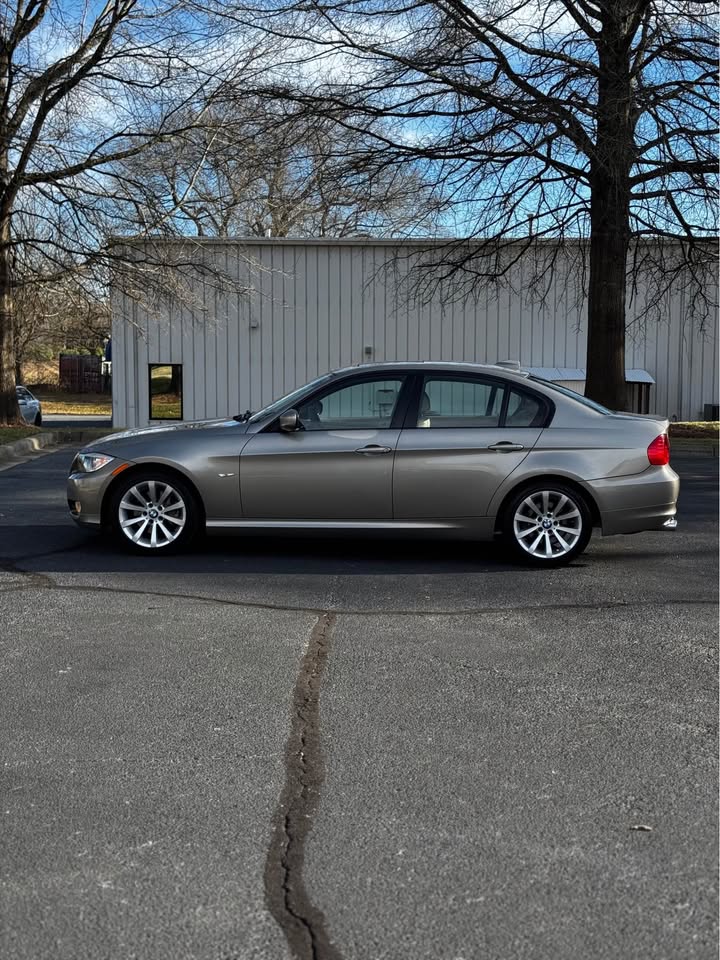 2011 BMW 328i photo 5