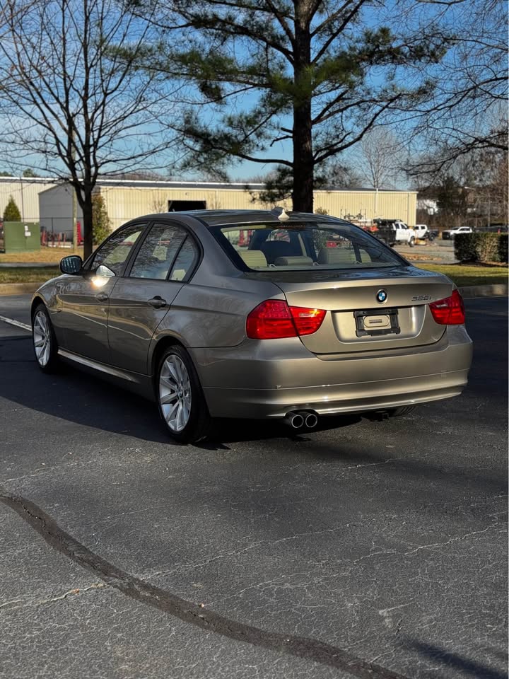 2011 BMW 328i photo 6