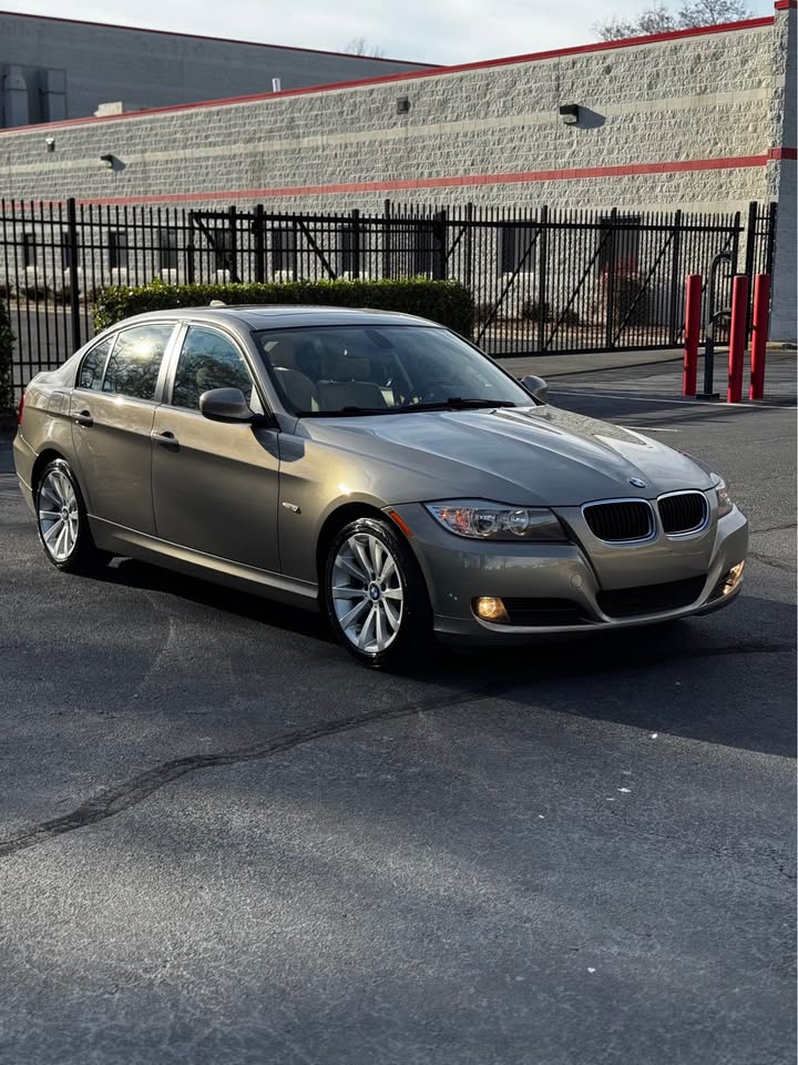 2011 BMW 328i photo 10