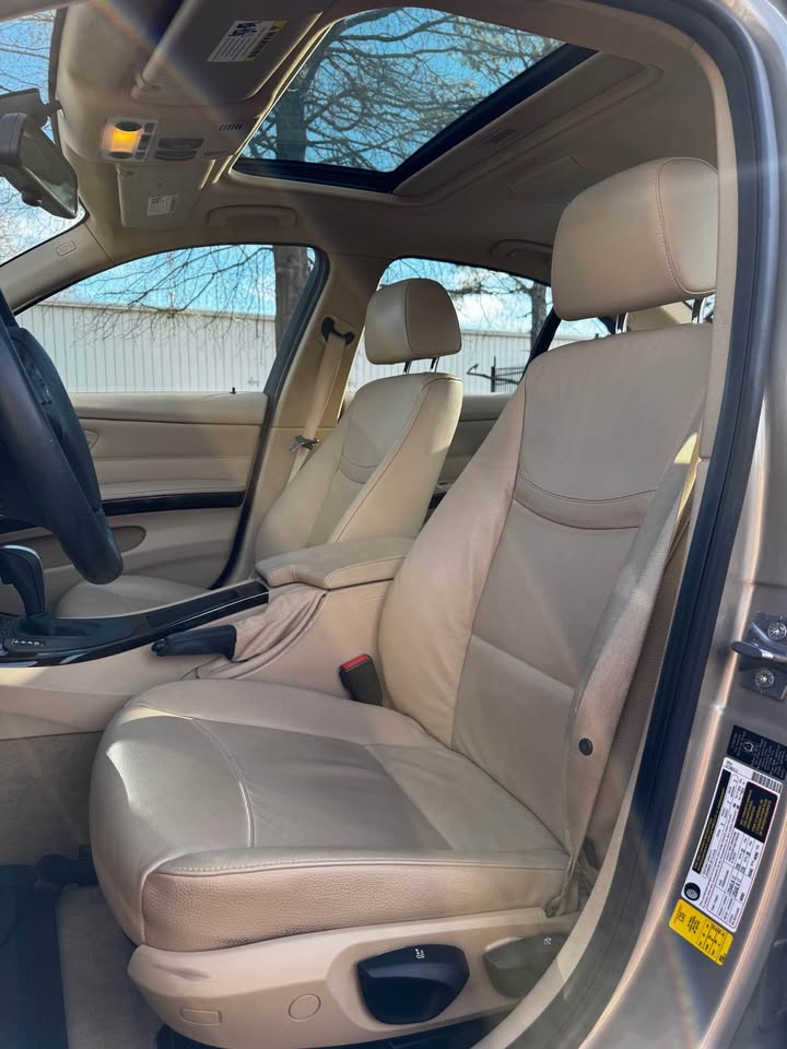 2011 BMW 328i photo 11