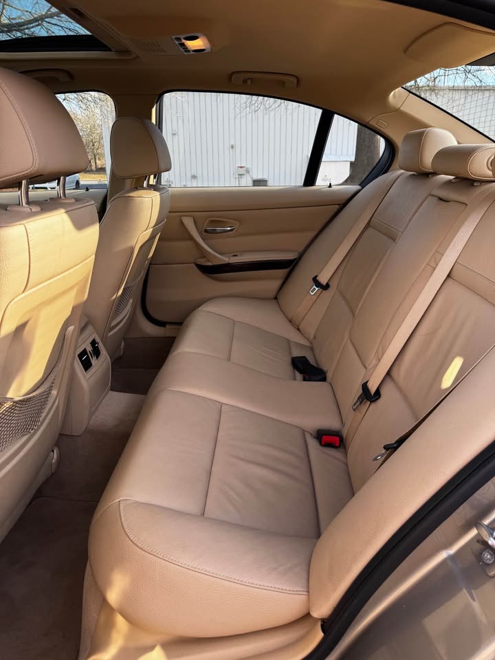 2011 BMW 328i photo 12