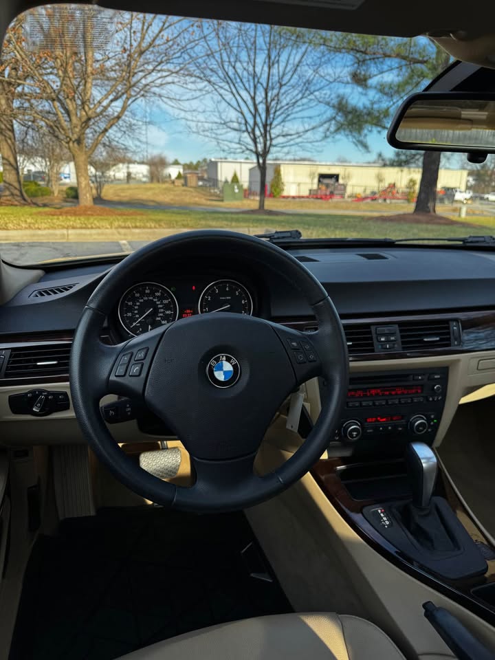 2011 BMW 328i photo 14
