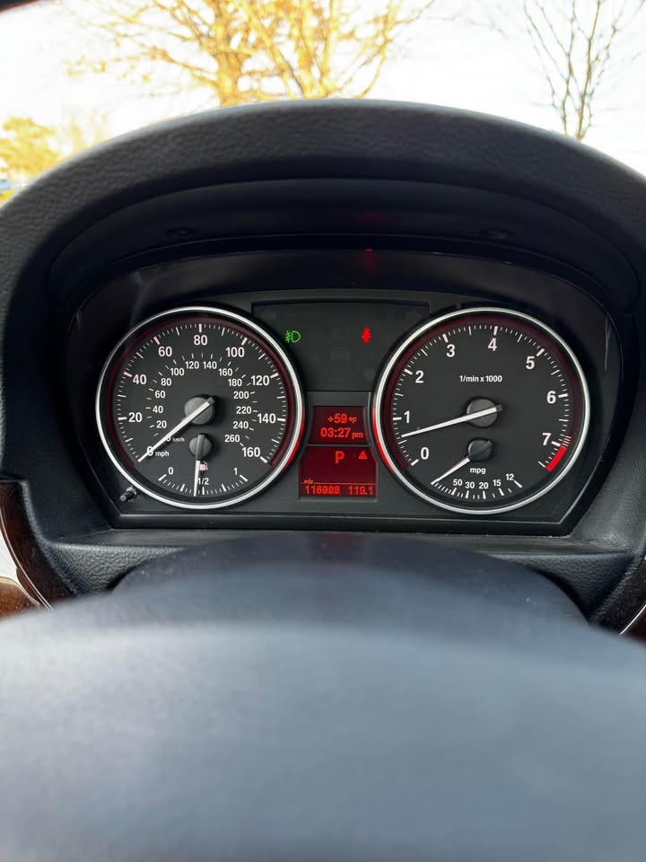 2011 BMW 328i photo 15