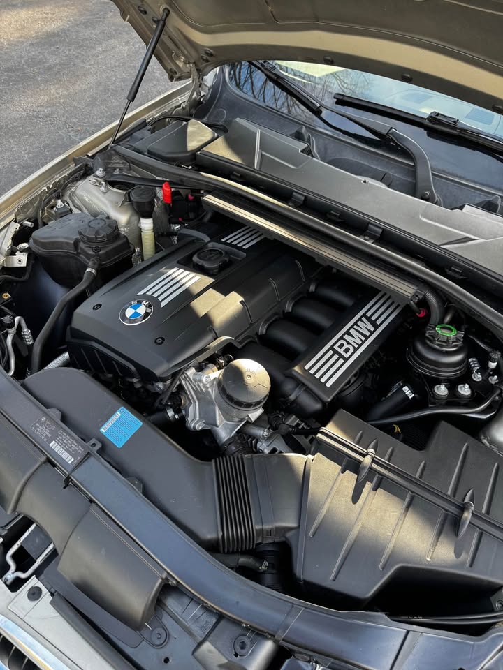 2011 BMW 328i photo 18