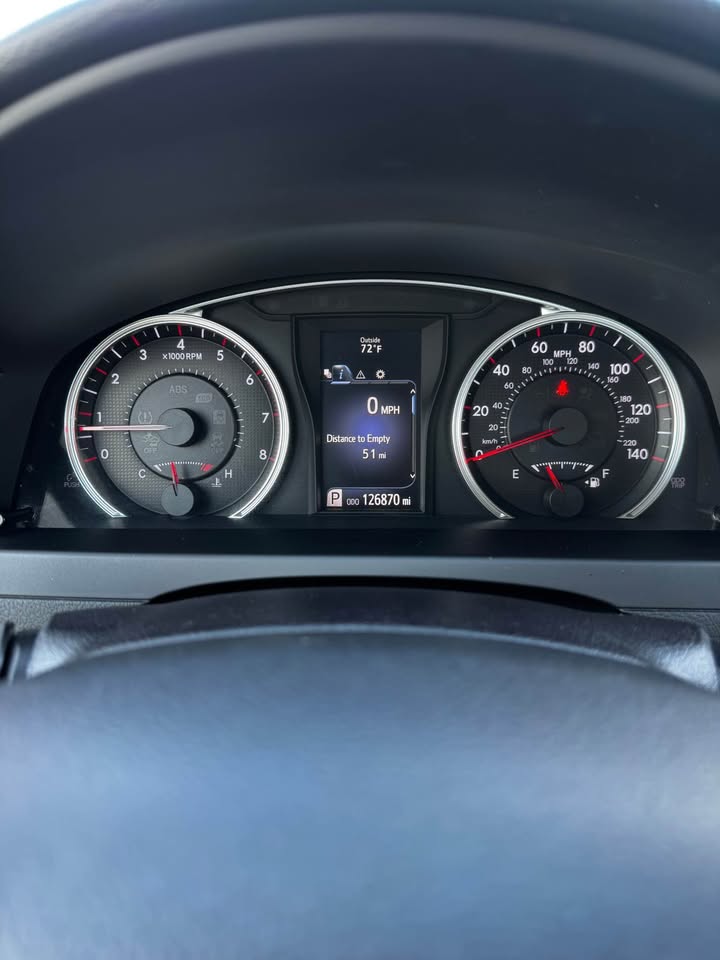 2015 Toyota Camry SE photo 2