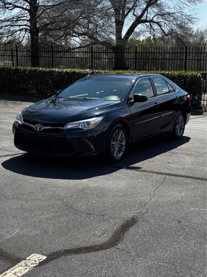 2015 Toyota Camry SE photo 5