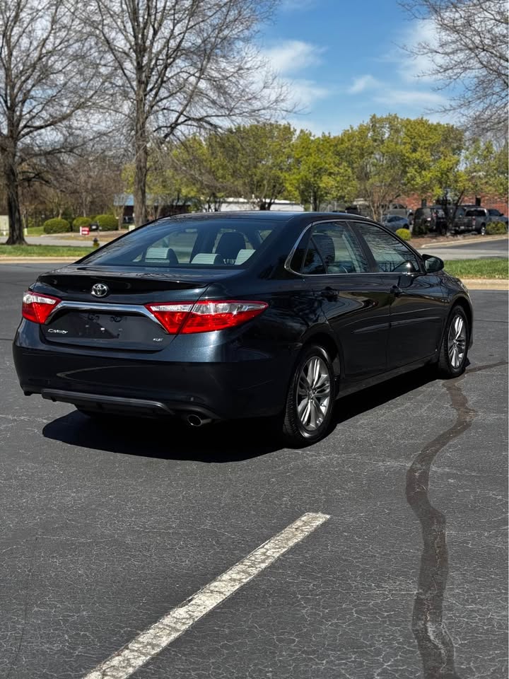 2015 Toyota Camry SE photo 8