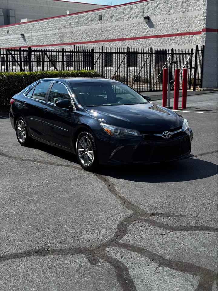 2015 Toyota Camry SE photo 10