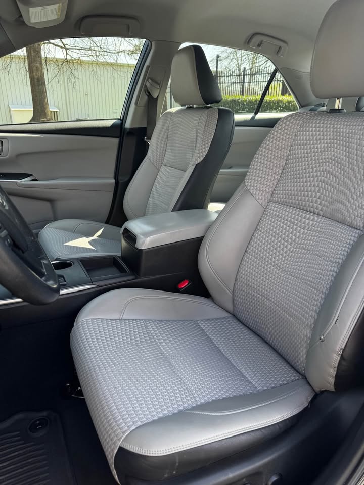 2015 Toyota Camry SE photo 11