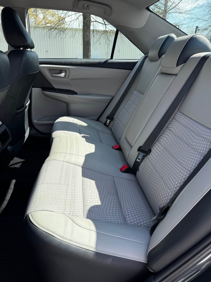 2015 Toyota Camry SE photo 12