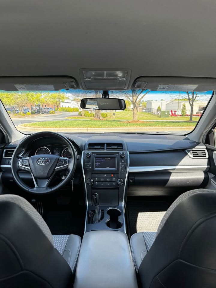 2015 Toyota Camry SE photo 13