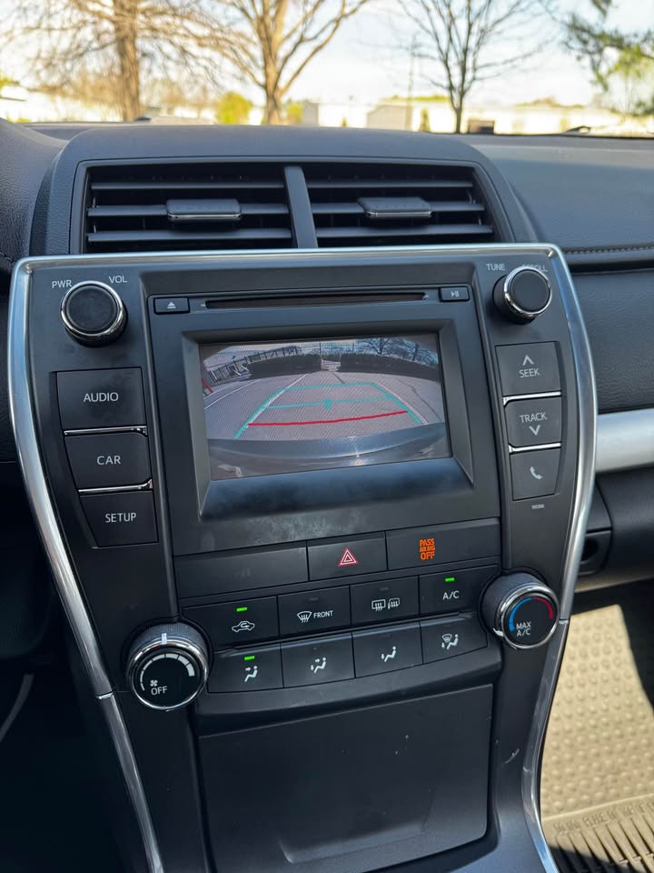 2015 Toyota Camry SE photo 15