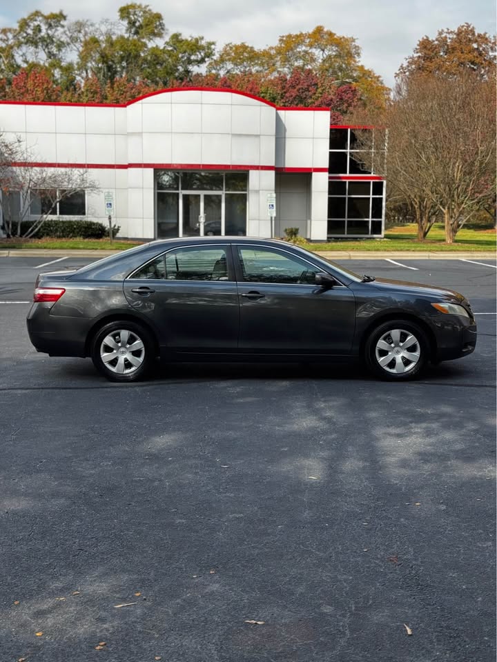 2009 Toyota Camry photo 8