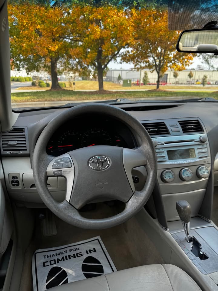 2009 Toyota Camry photo 13