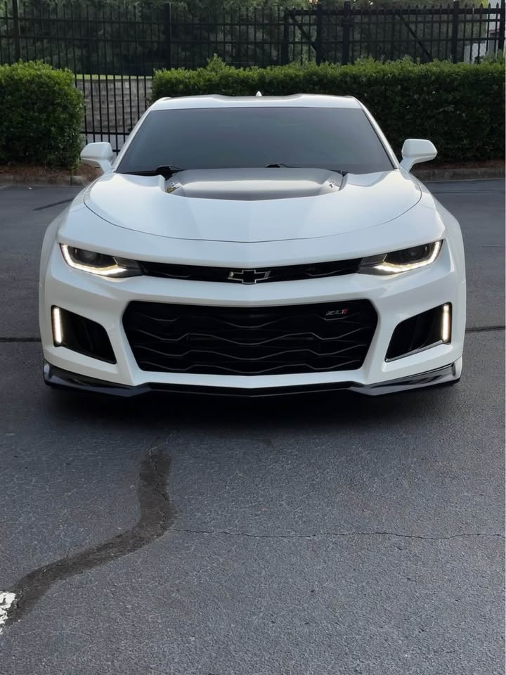 2018 Chevrolet Camaro ZL1 Supercharged 6-Speed Manual photo 2