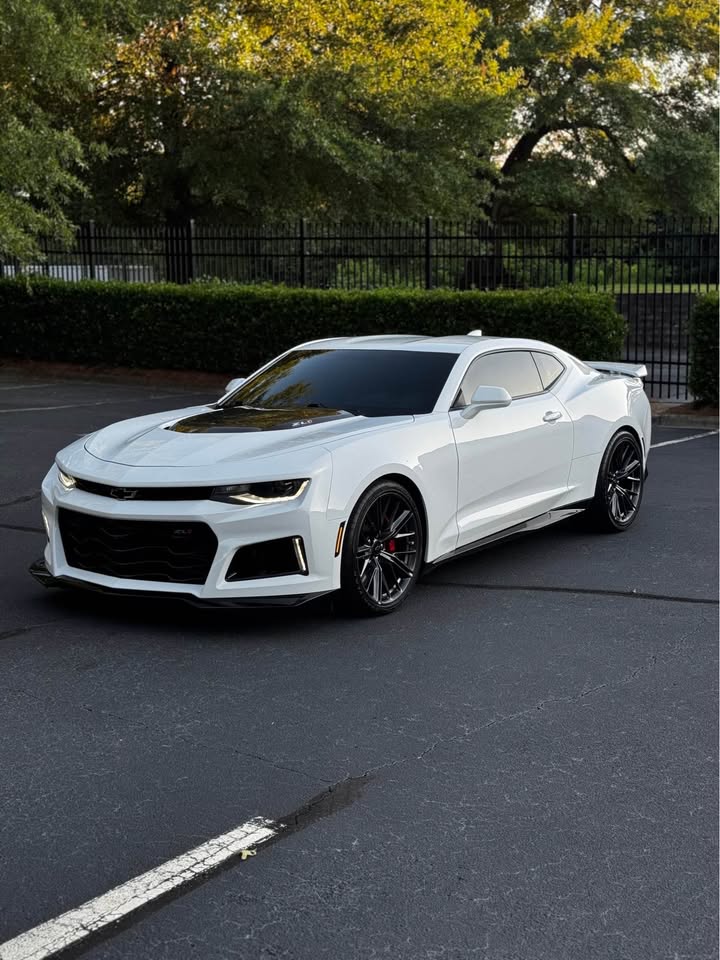 2018 Chevrolet Camaro ZL1 Supercharged 6-Speed Manual photo 3