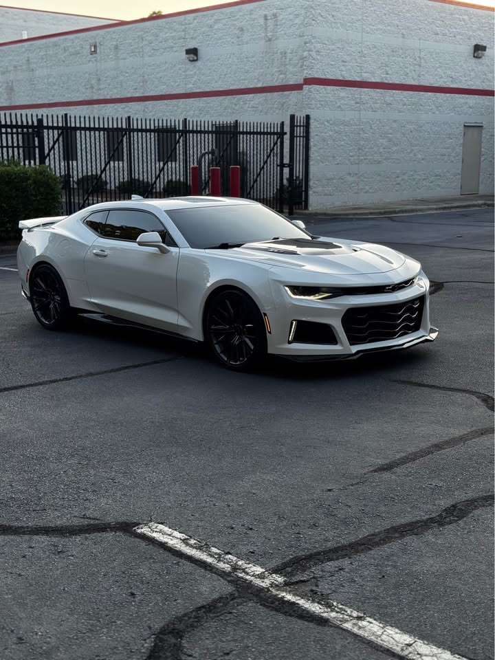 2018 Chevrolet Camaro ZL1 Supercharged 6-Speed Manual photo 9